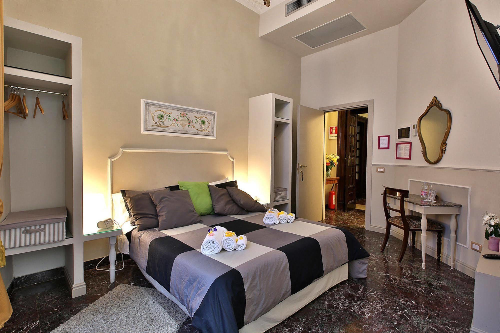 צ'יוויטווקיה Alibrandi Palace מראה חיצוני תמונה