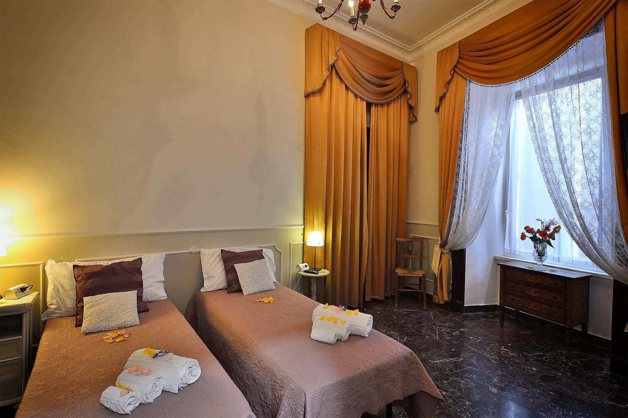 צ'יוויטווקיה Alibrandi Palace מראה חיצוני תמונה